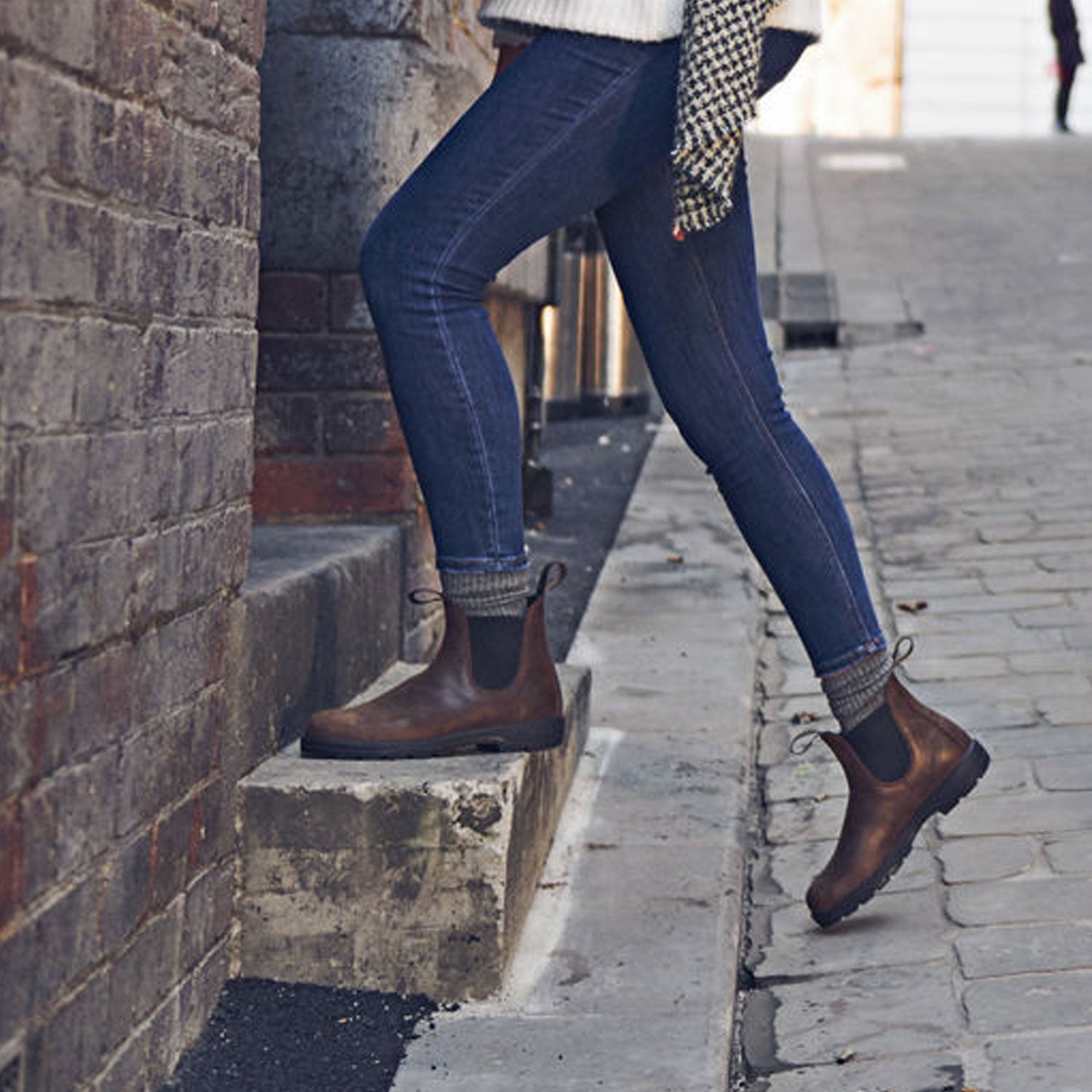 Blundstone Antique Brown Elastic Side Boot 1609 | The Boot Shed