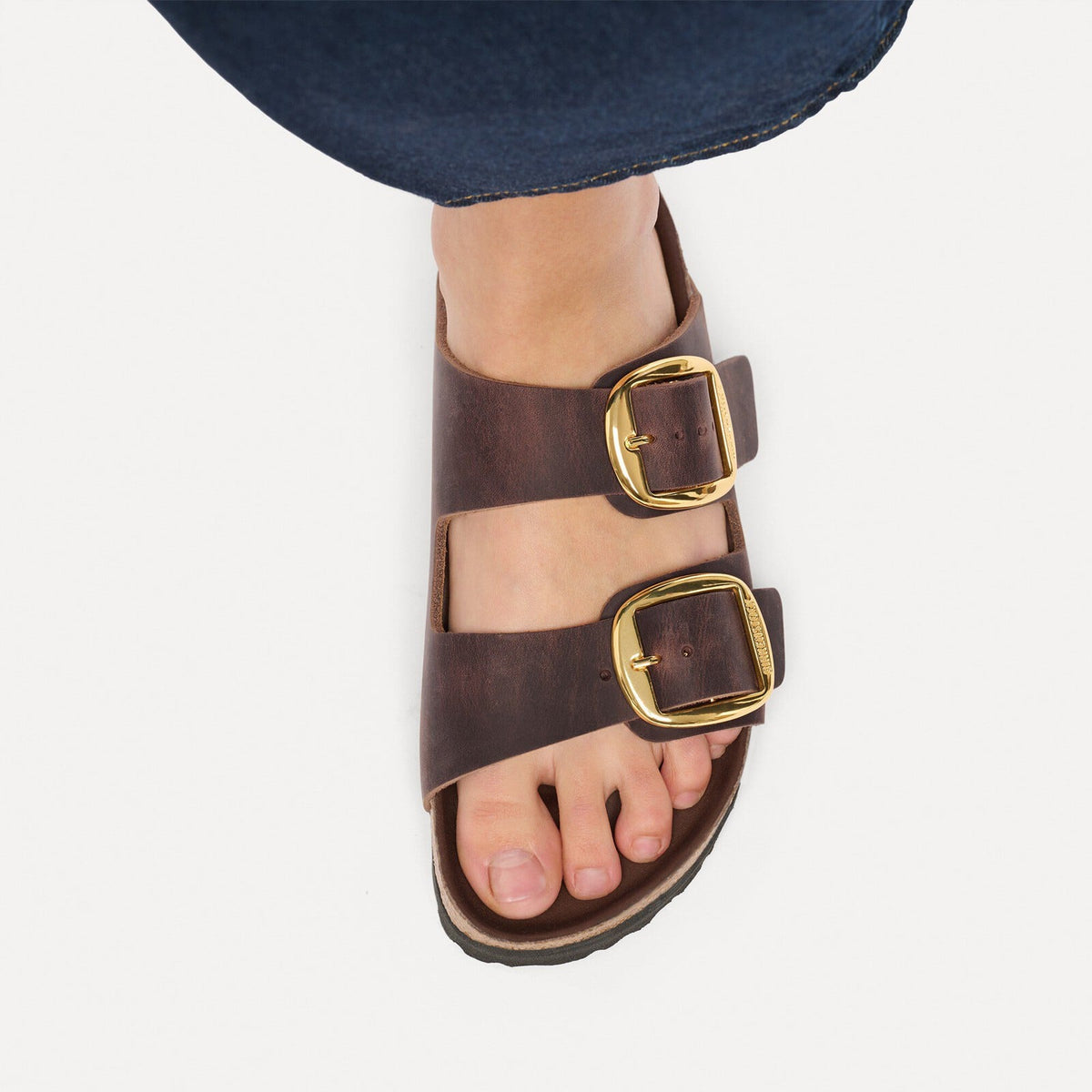 Birkenstock Arizona Big Buckle Habana Oiled Leather - lifestyle closeup on foot