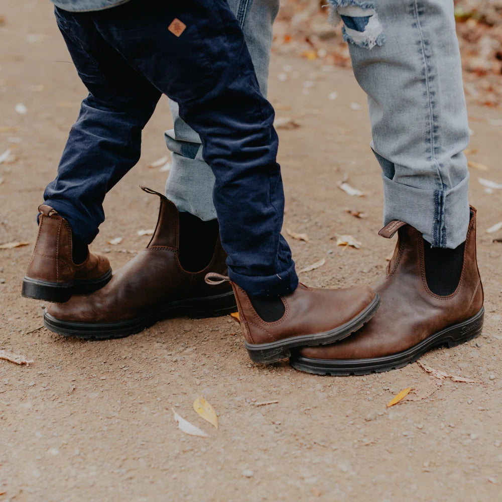 Blundstone 1468 Antique Brown elastic side boot