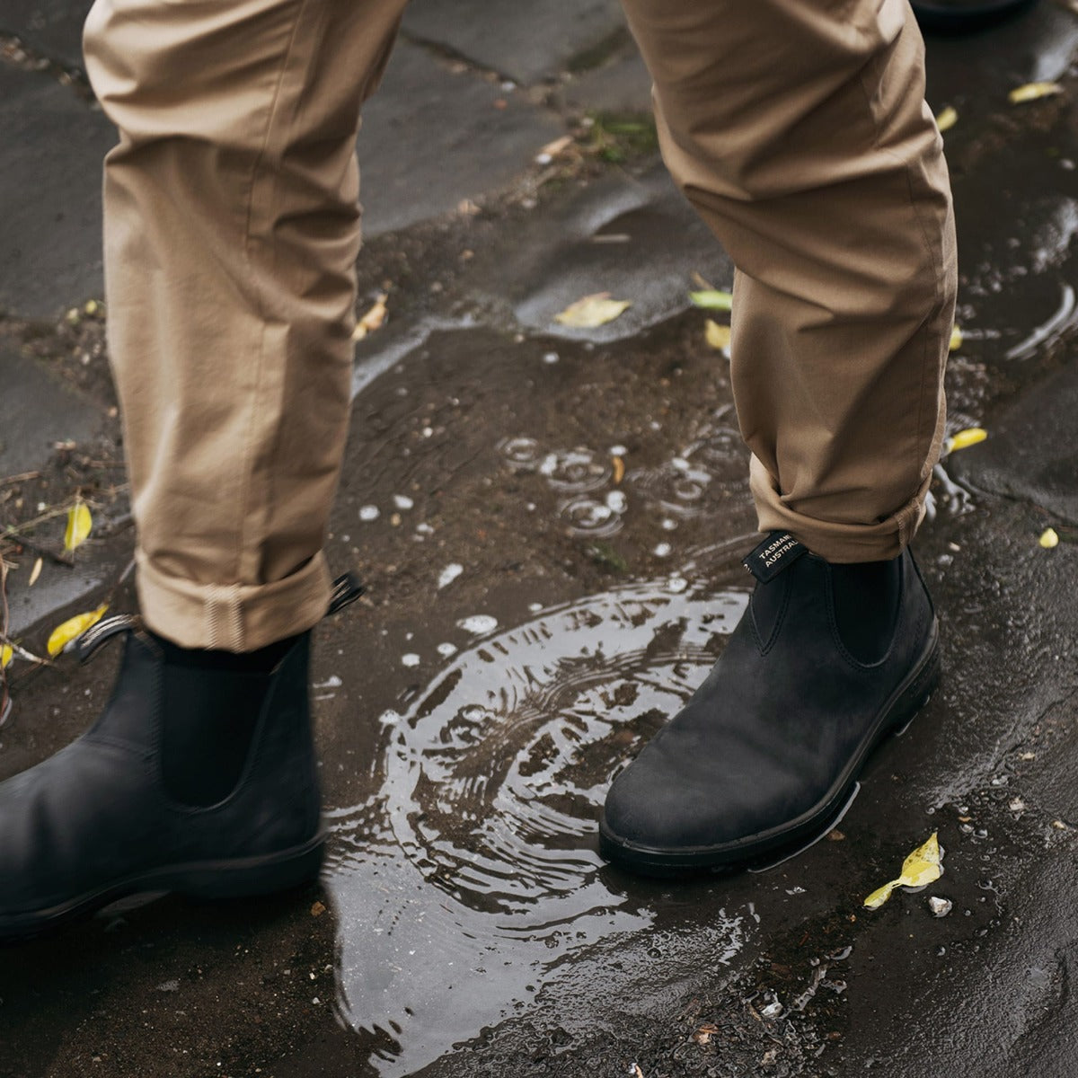 Blundstone Rustic Black Chelsea Elastic Side Boot 587